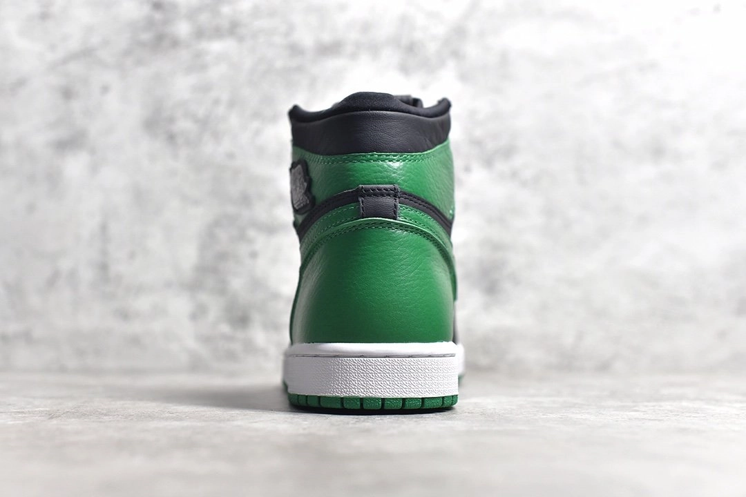 Air Jordan 1 Retro High OG “ Pine Green”