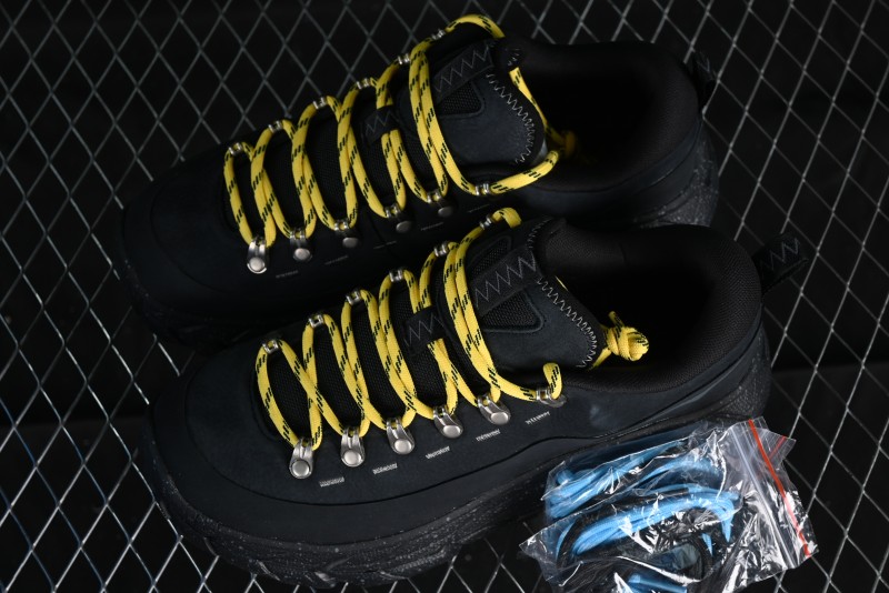 HOKA ONE ONE Tor Summit Low-Top Running Shoes with Geometric Cushioning for Stability and Traction - 1147952 BBLC
