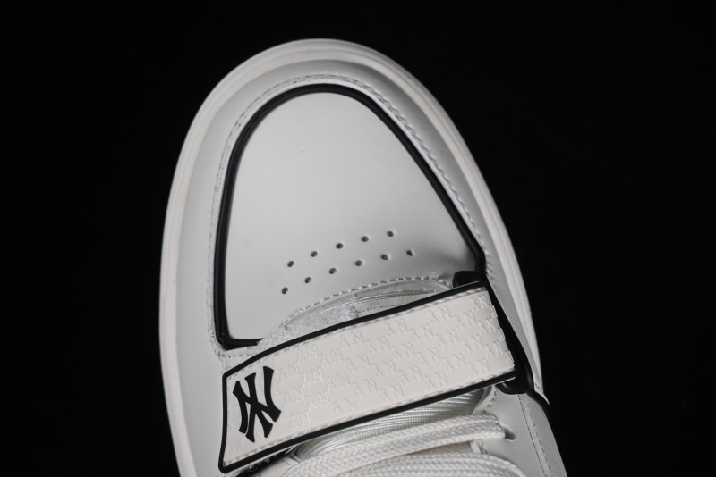 MLB Chunky Liner New York Yankees Hook & Loop Lightweight Platform Sneakers with 6cm Height Increase - 3ASXLMB3N50BKS