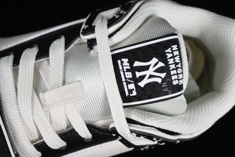 MLB Chunky Liner New York Yankees Hook & Loop Lightweight Platform Sneakers with 6cm Height Increase - 3ASXLM13N50BKS