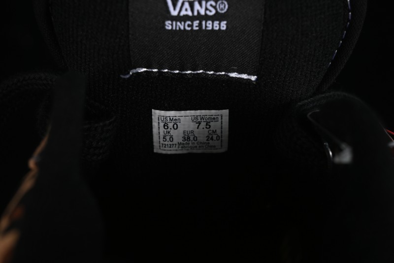Vans Classics Knu Skool Retro Sneakers with Enlarged Toe and Thickened Trim - VN000CSQW3ZT188