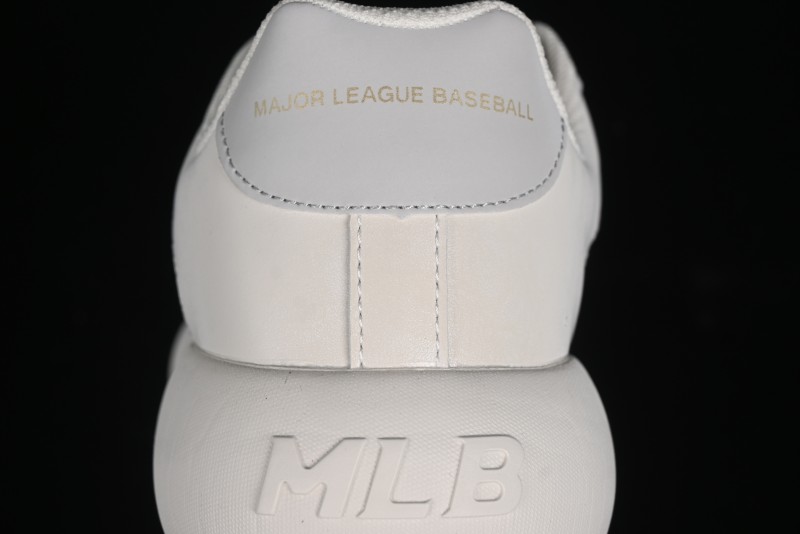 MLB Chunky Classic Base New York Yankees Lightweight Platform Casual Sneakers - 3ASXBMN4N50GRL