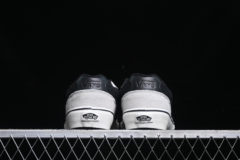 Vans Knu Skool Low-Top Retro Casual Vulcanized Slip-On Shoes - VN0009QCSWE