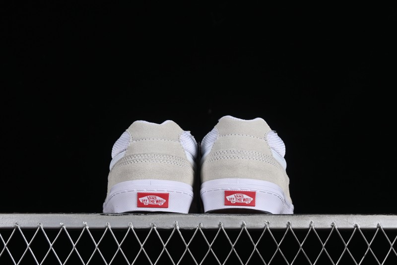 Vans Caldrone Chunky Retro Sneakers in White with Enhanced Cushioning - VN0007P9WHT
