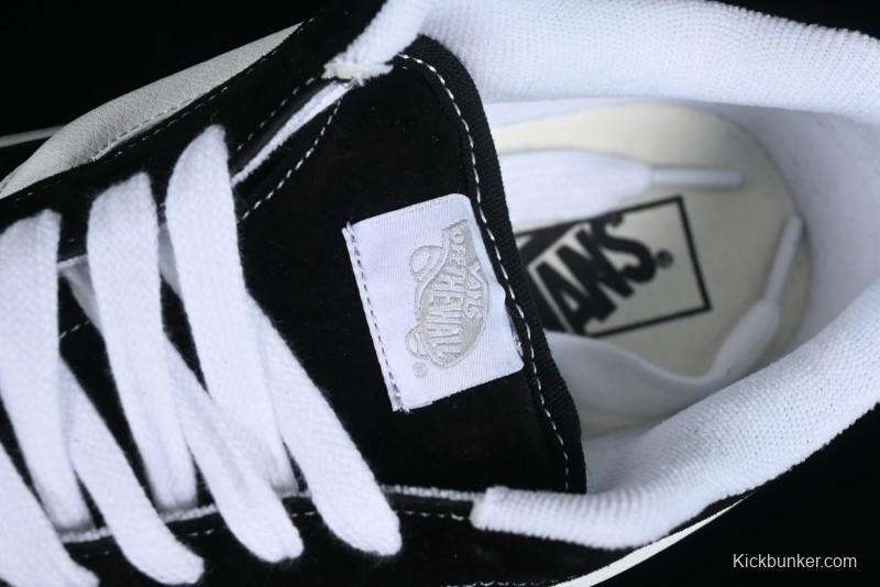 Vans Classics Knu Skool Retro Sneakers in Black & White - VN0AUAK375
