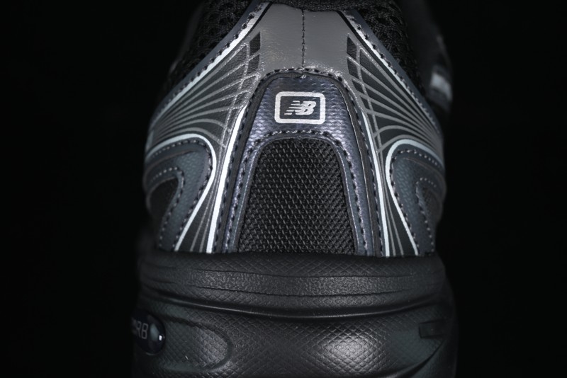 New Balance 740 Black and Silver Retro Running Sneakers for Men