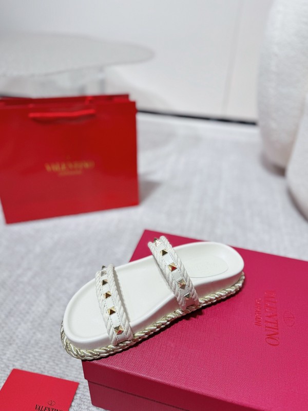 2025 Women Valentino White Leather Sandals Studded LY00250