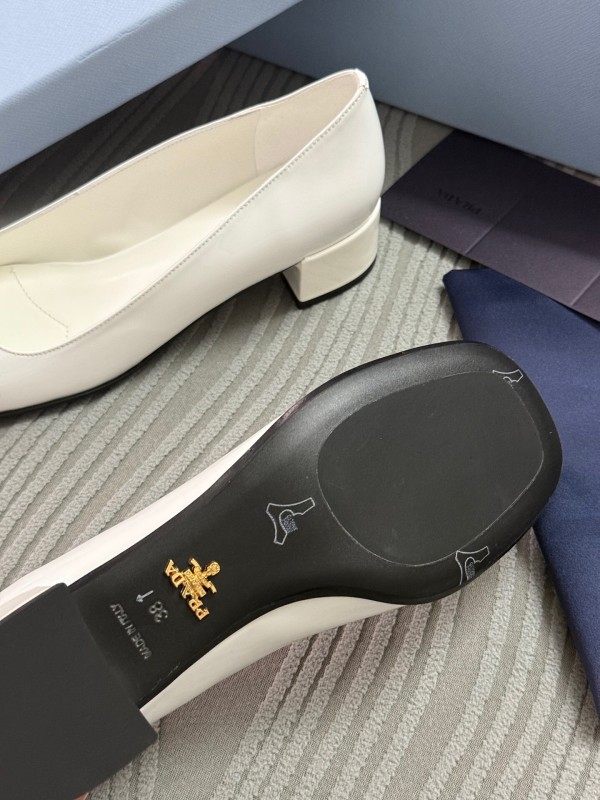 2025 Women Prada White Leather Loafers KFY00300