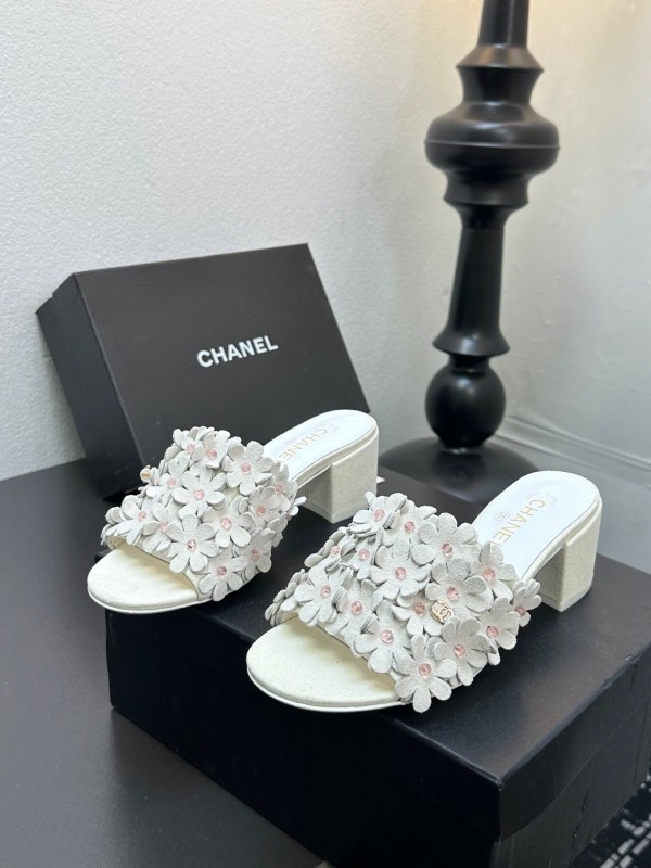 2025 Women Chanel White Leather Sandals
