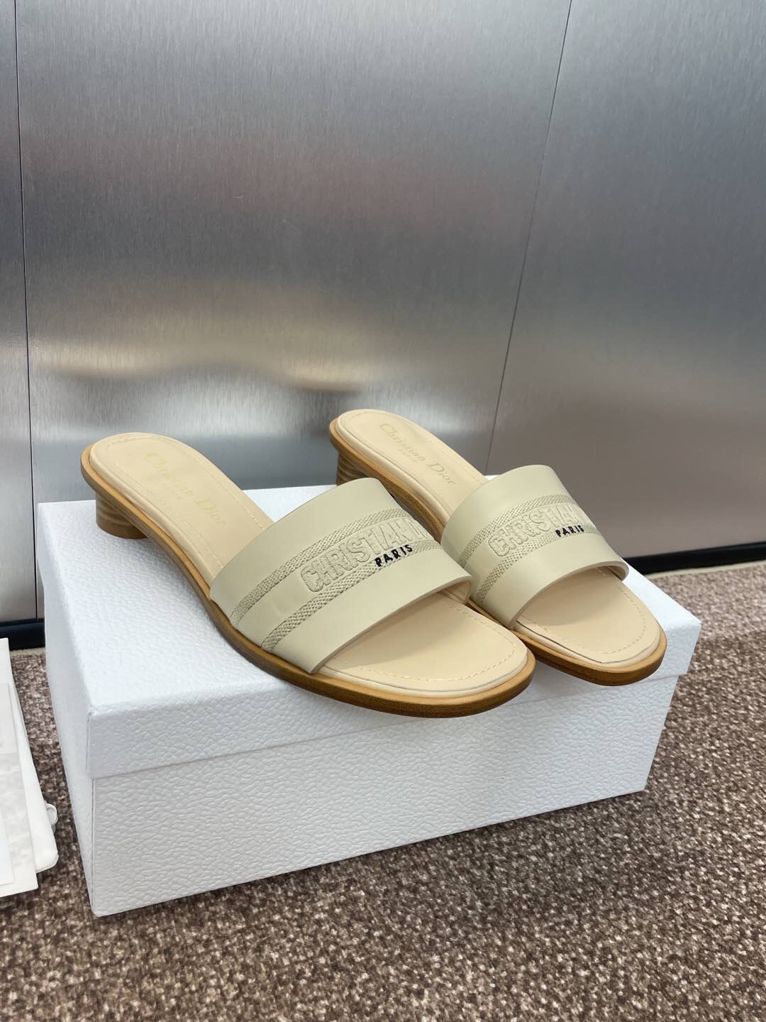 2025 Women Dior Beige Leather Slippers Embroidered KFY00300