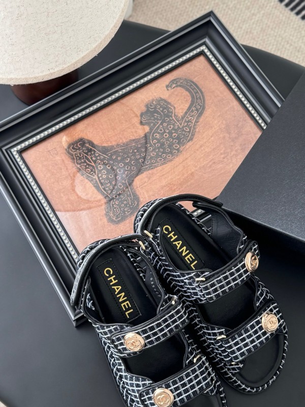 2025 Women Chanel Black Leather Sandals LY00320
