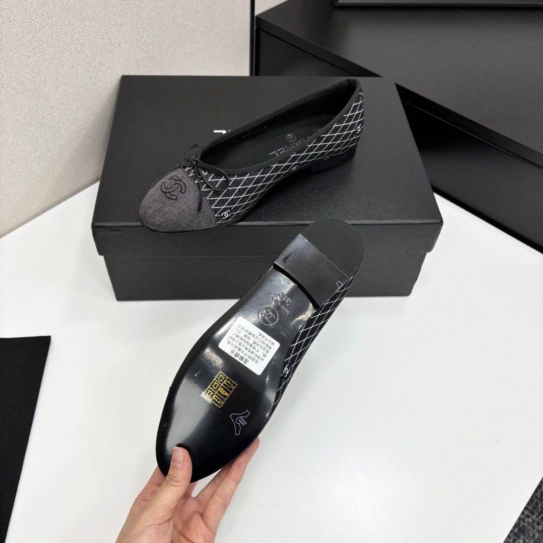 2025 Women Chanel Black Grey Fabric Leather Ballet Flat LY00360