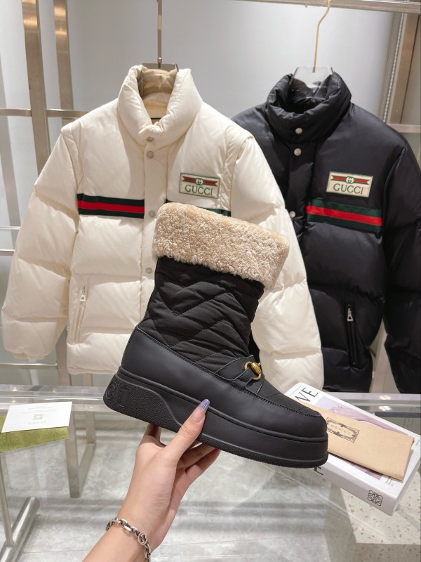 2024 Women Gucci black leather quilted snow boots gold metal MJ00420