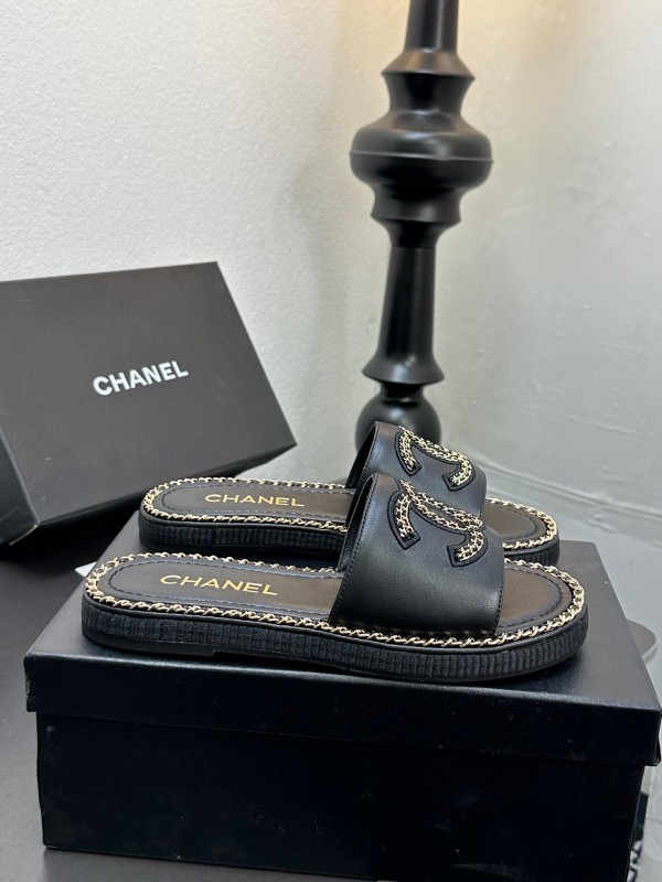 2025 Women Chanel Black Leather Slippers Chain Detail LY00320