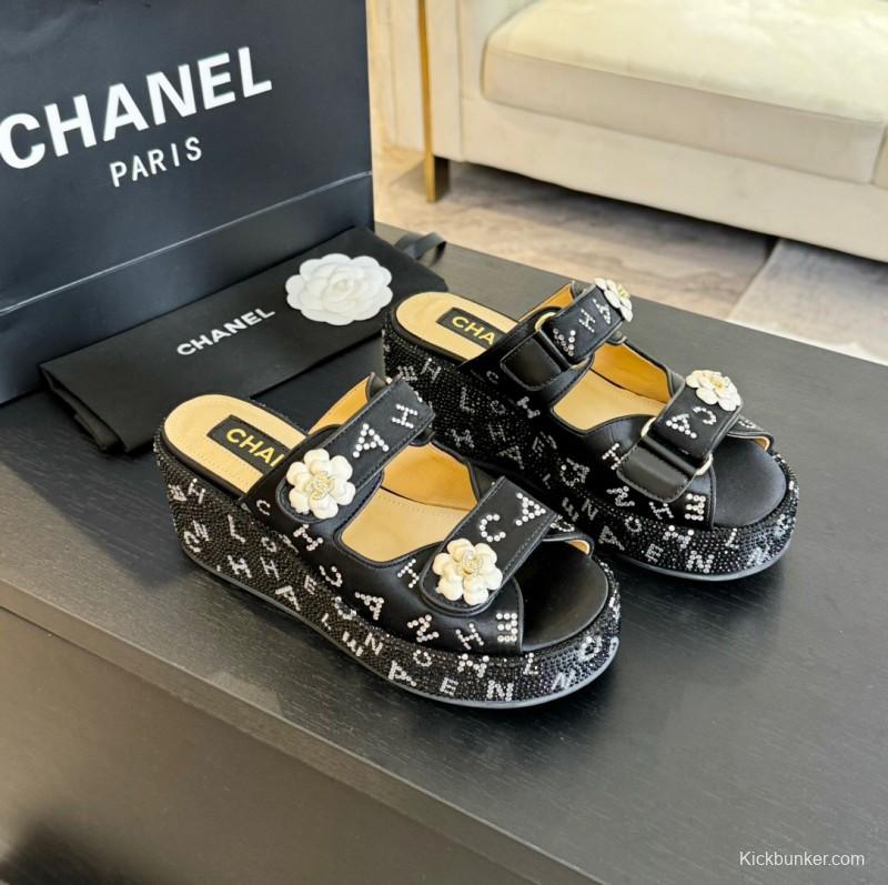 2025 Women Chanel Black PEARL Leather Slippers LY00330
