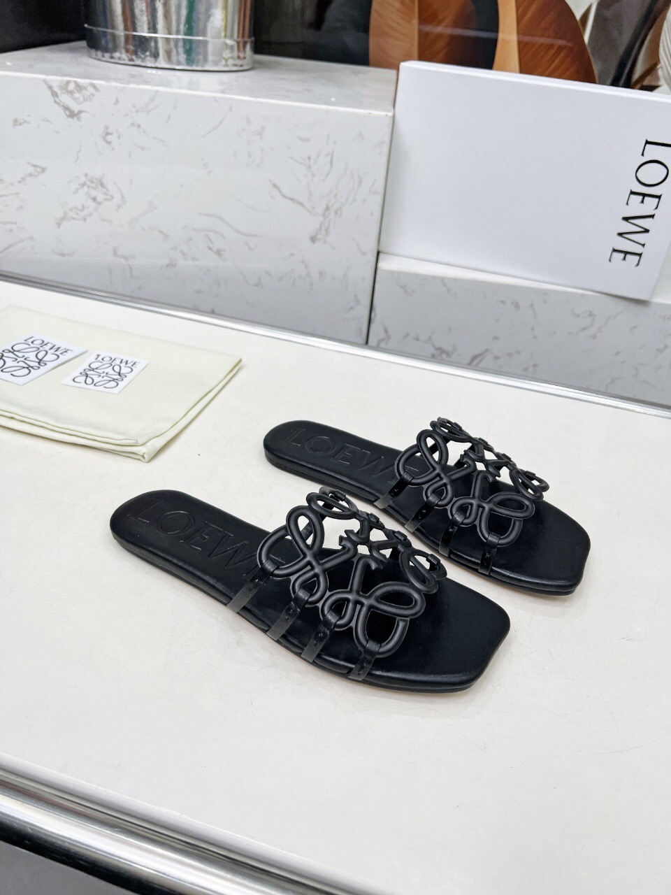 2025 Loewe Black Leather Slippers LY00190