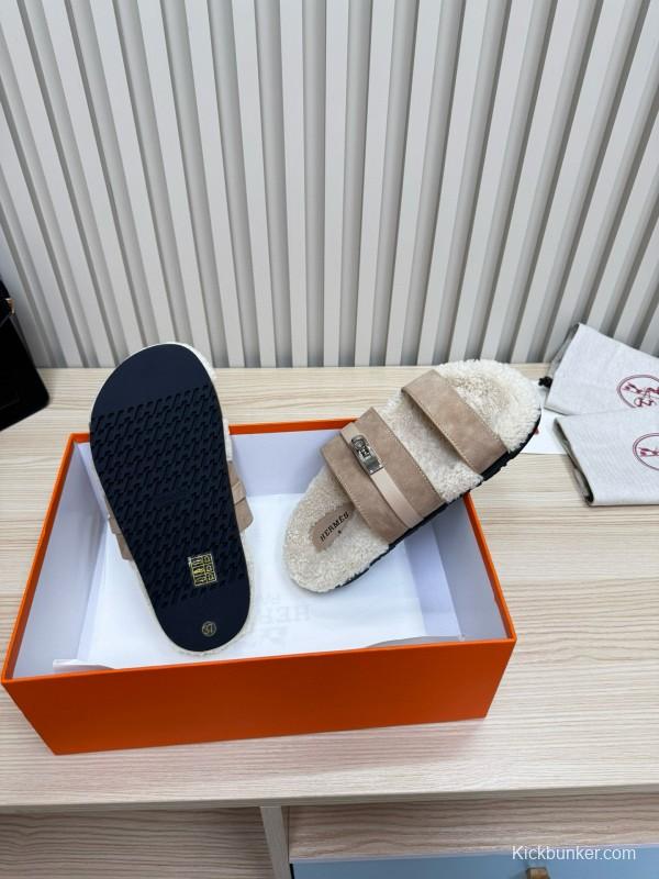 2024 Slippers Hermès Beige Shearling Leather Slippers