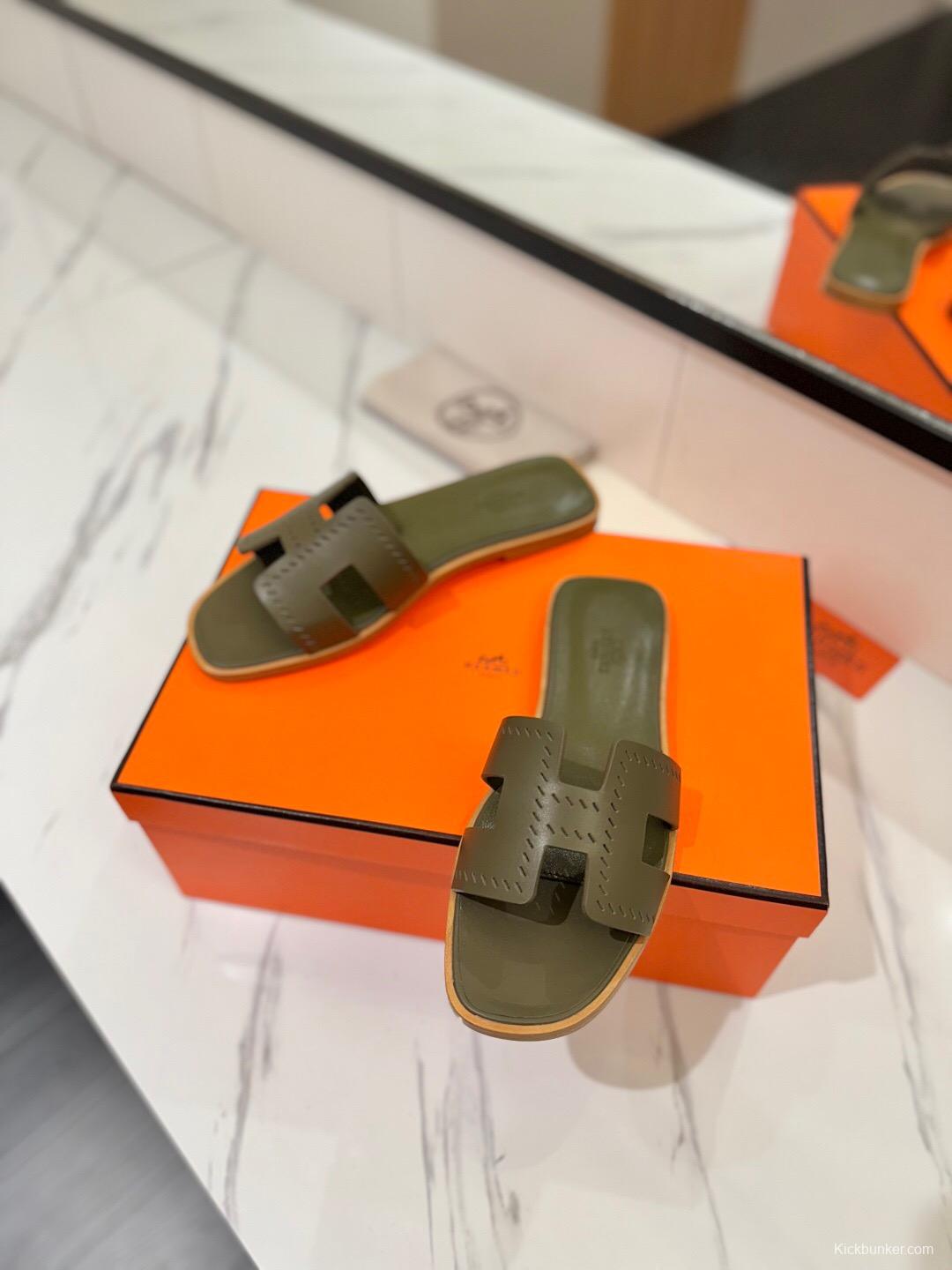 2025 Women Hermès Khaki Leather Slippers KFY00260