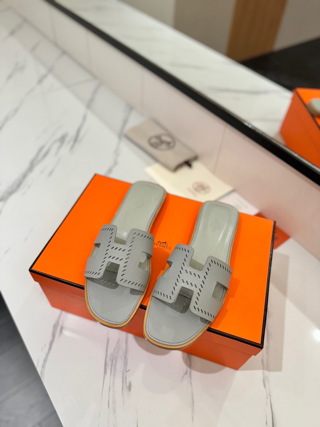 2025 Women Hermès Gray Leather Slippers