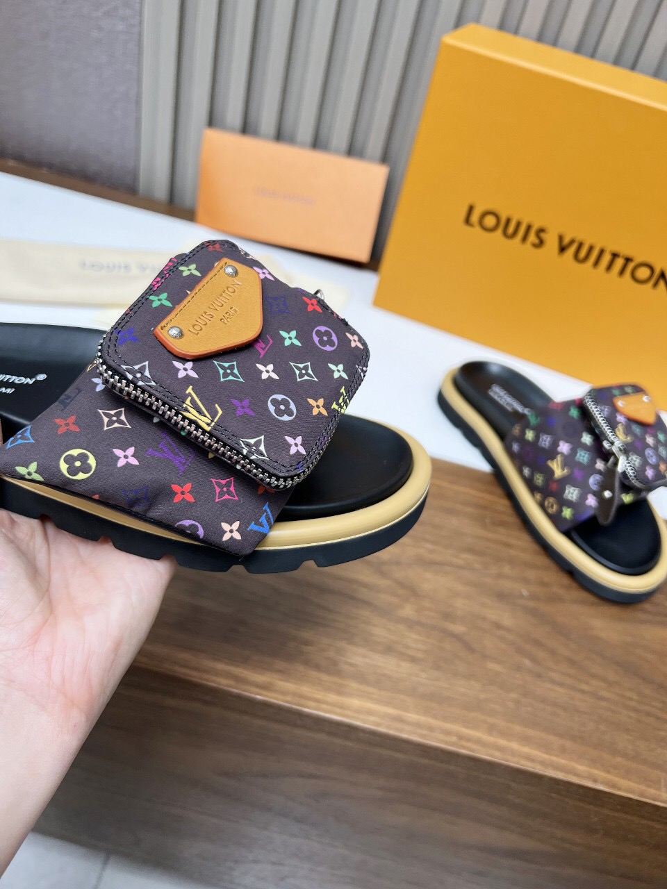 2025 Unisex Louis Vuitton Multicolor Leather Slippers KFY00230