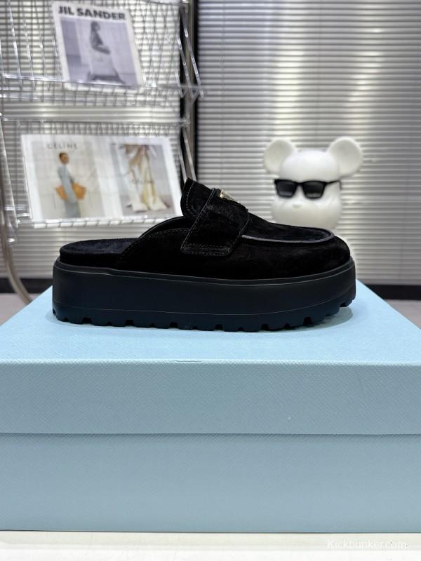 2025 Women Prada Black Velvet Mules
