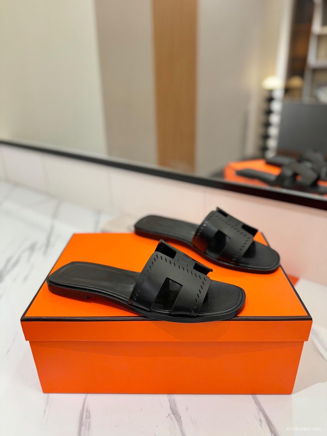 2025 Women Hermès Black Leather Slippers KFY00260