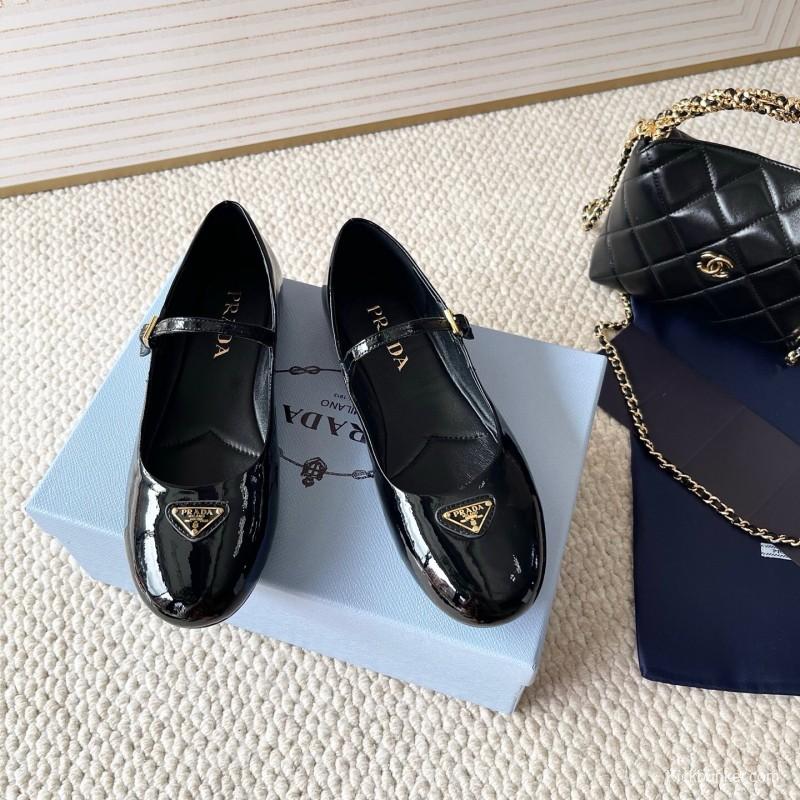 2025 Women Prada Black Patent Leather Mary Jane Ballet Flats KFY00290