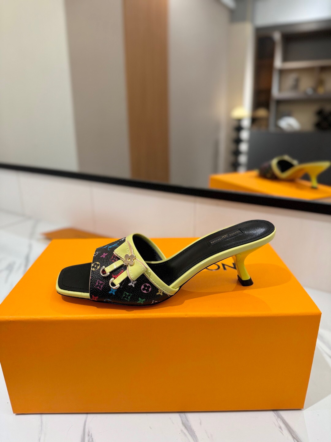 2025 Women Louis Vuitton Multicolor Leather Sandals KFY00310
