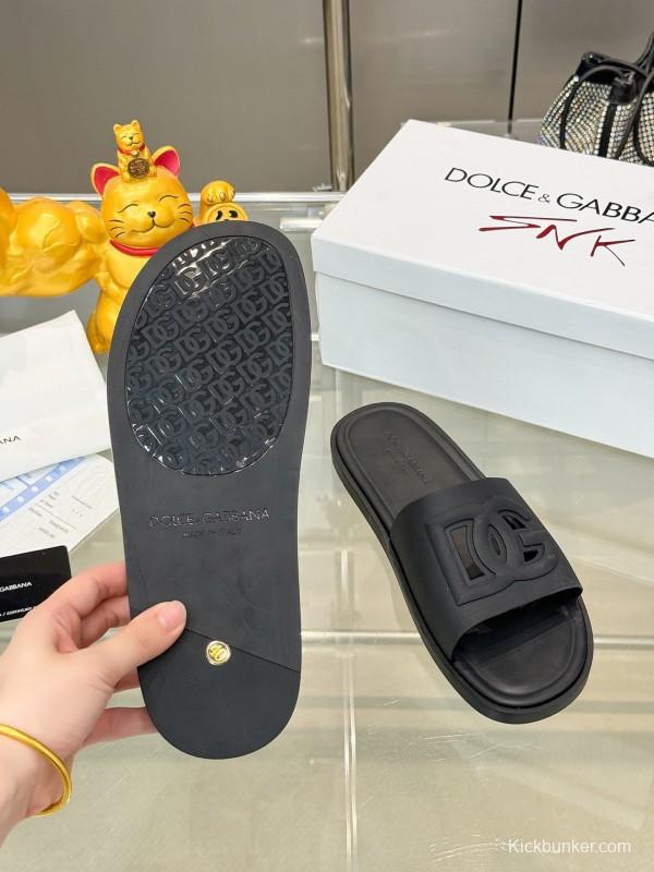 2025 Men Dolce & Gabbana Black Leather Slippers KFY00150