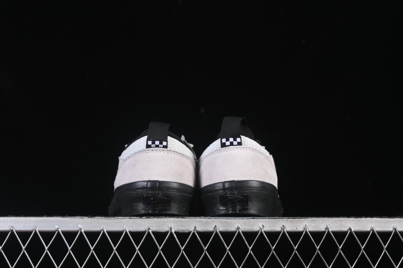 Vans Safe Brady Low Vulcanized Retro Skateboarding Shoes - VN000EEHBWI