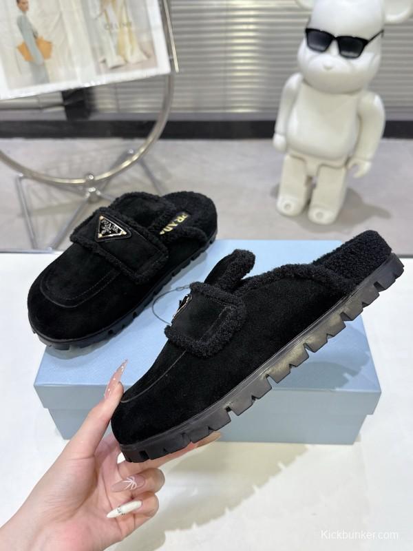 Prada Fall/Winter 2025 New Fur Mule Slippers Triangle Buckle Bread Head Semi-Slippers - KFY00270