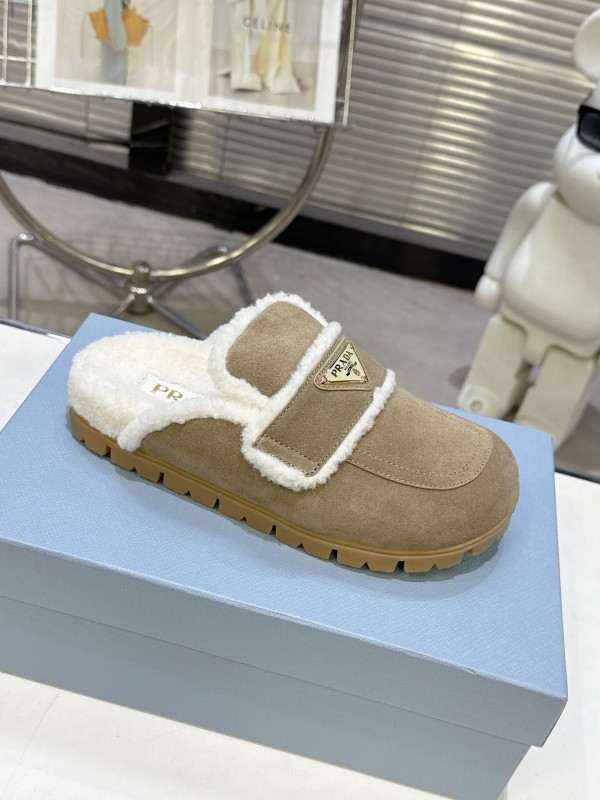 Prada Fall/Winter 2025 New Fur Mule Shoes Triangle Buckle Bread Toe Half Slippers - KFY00270