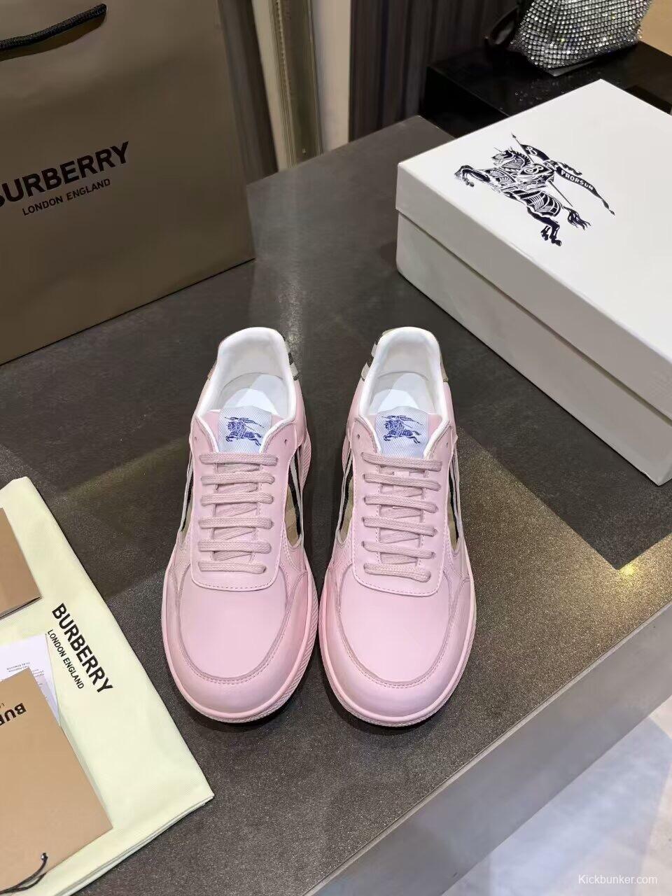 Burberry 2025/SS Italian-Made Sneakers with Equestrian Knight Design Label - KFY00300