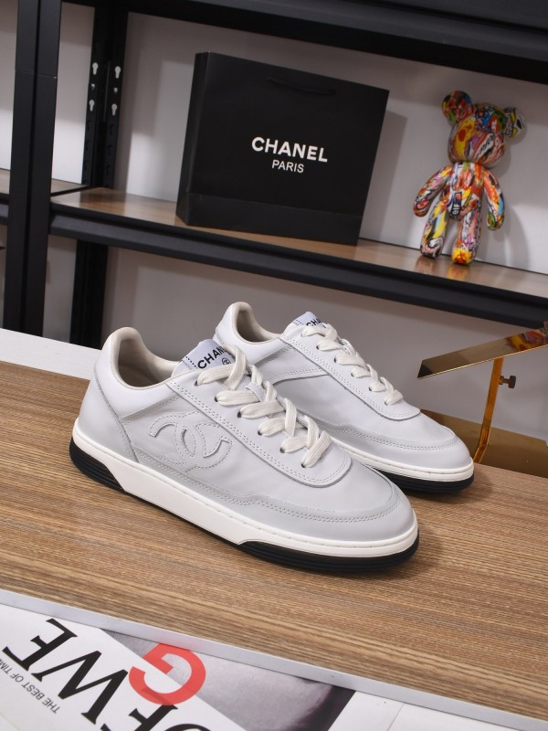Chanel Loafers Classic Style with Gradient Logo and Platform Sole - KFY00350