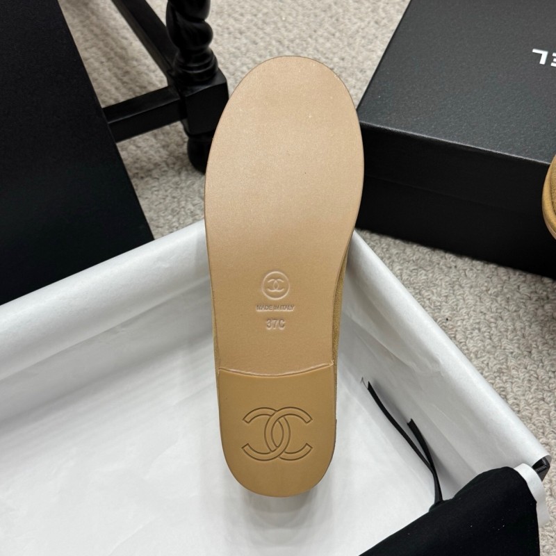 Chanel 2025 SS Teddy Fur Loafers with Double C Logo - KFY00300