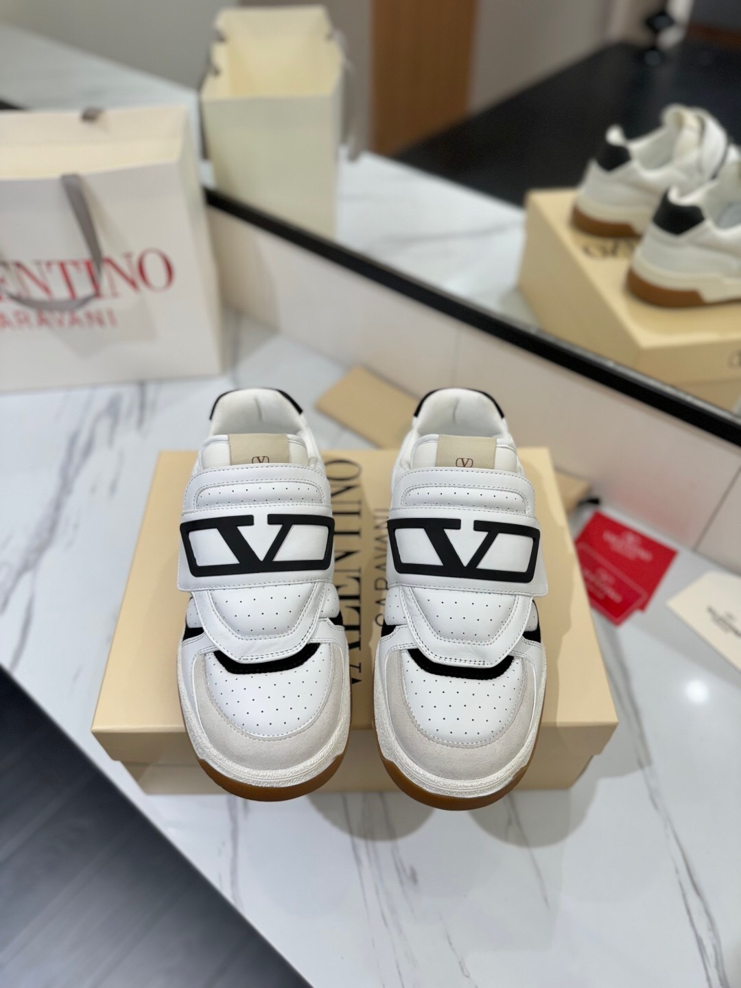 VALENTINO 2025 SS Casual Sneakers with V Logo Hook-and-Loop Closure - AS00410