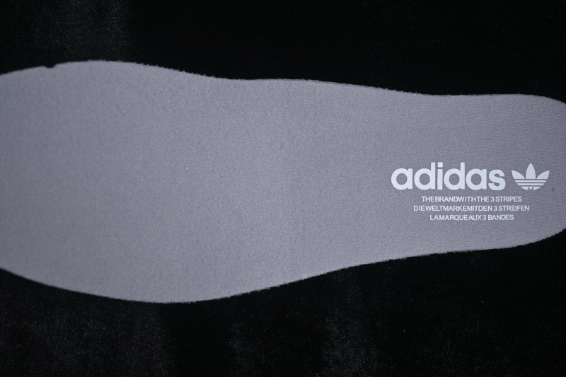 Adidas Samba OG Classic Casual Sneakers with Retro Design - KJ7305