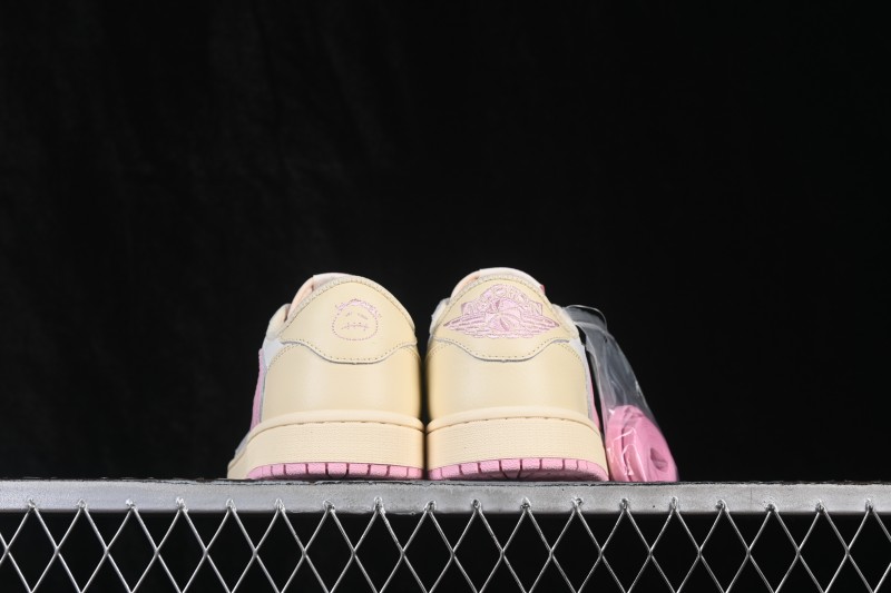 Nike Travis Scott x Air Jordan 1 Low OG Retro Basketball Shoes with Reverse Swoosh Design - IQ7604-100