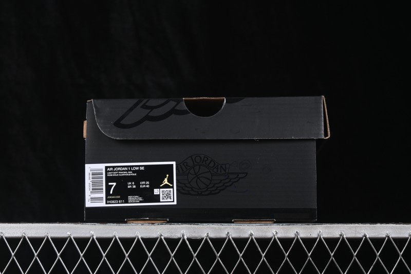 Nike Air Jordan 1 Low Retro Basketball Shoes with Classic Colorway - IH0823-611