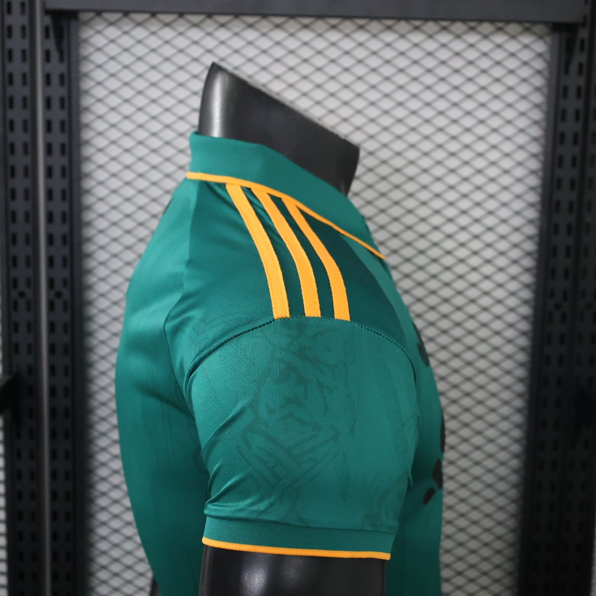 Player Version 26/27 Liverpool Green with Gold Trim Casual Retro Jersey
